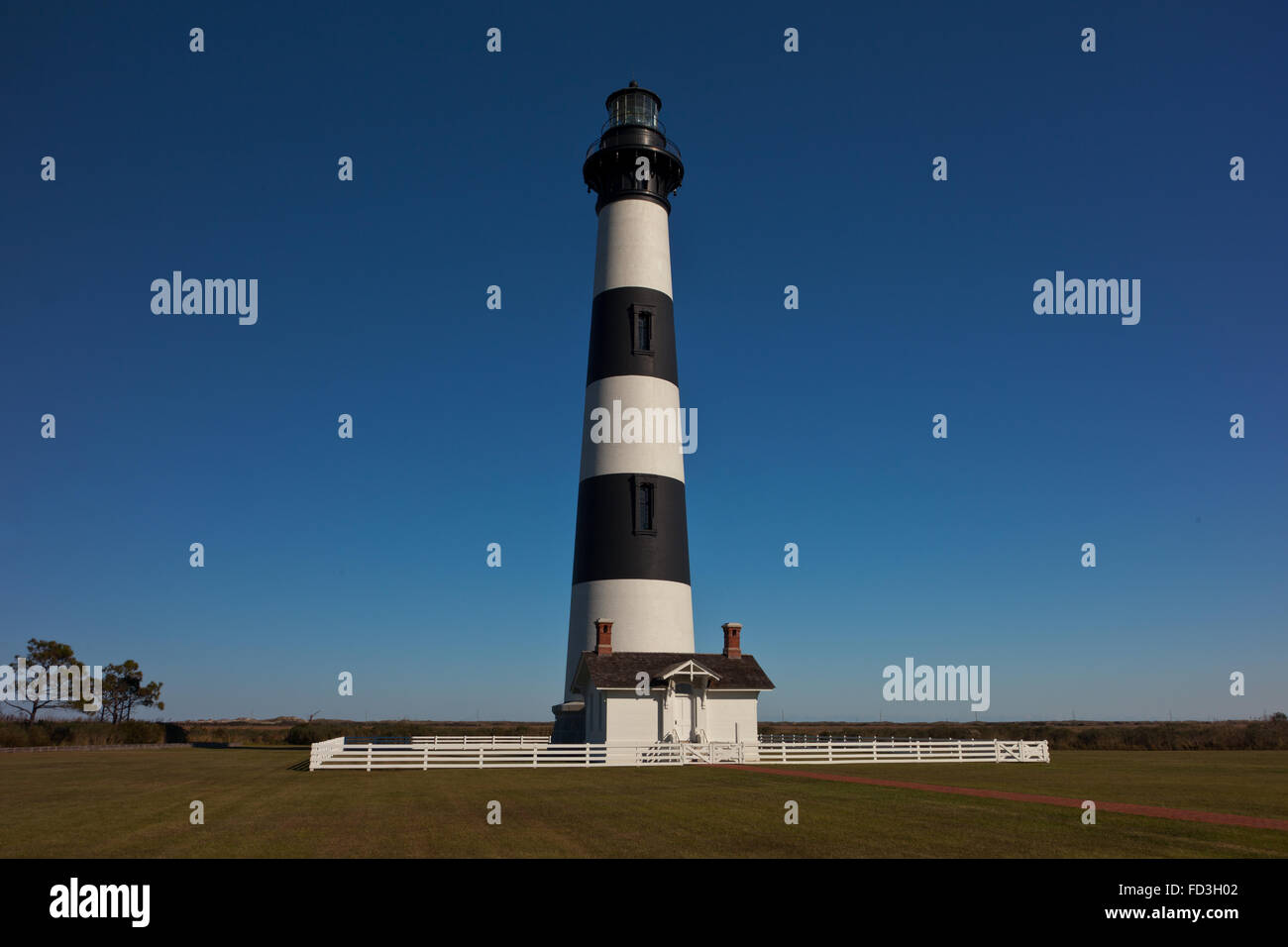 Blick auf den Leuchtturm von Bodie Island in der Nähe von Nags Head, North Carolina Stockfoto