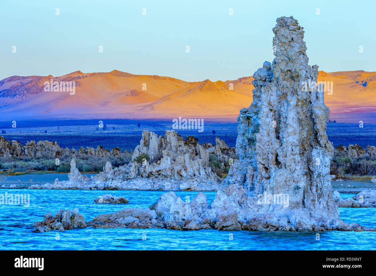 Mono Lake und Kalktuff-Formationen, California Stockfoto