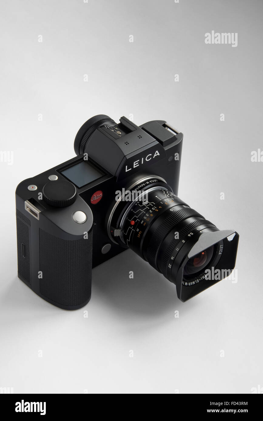 Leica SL Kamera mit Leica M Trielmar-Objektiv ausgestattet. Stockfoto