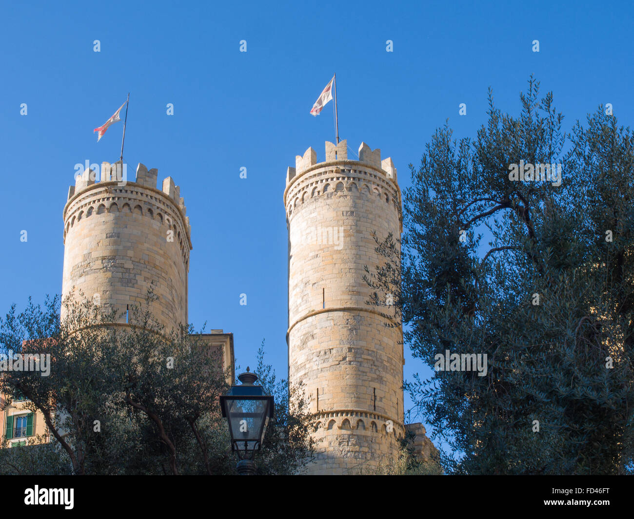 Zinnenbewehrten Türme der berühmten Porta Soprana Tor der alten Genua Stockfoto