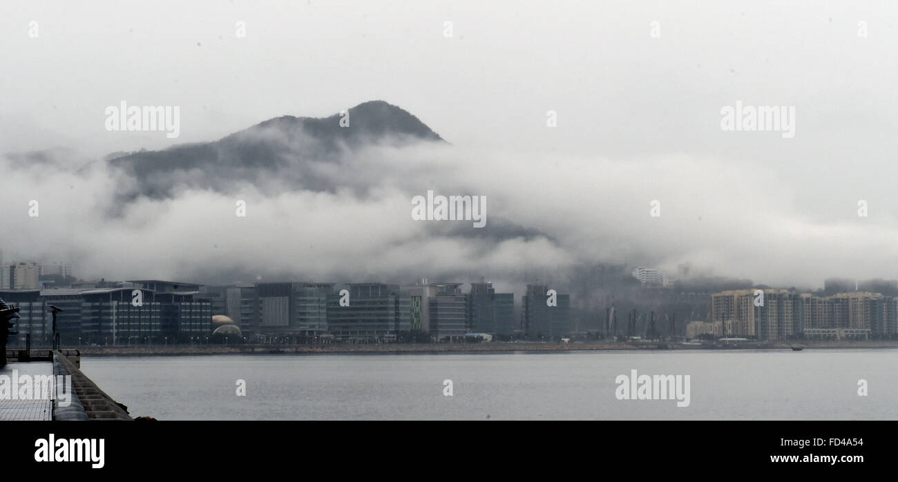 Hong Kong. 28. Januar 2016. Foto aufgenommen am 28. Januar 2016 zeigt Hong Kong Science Park umgeben von Nebel in Hongkong, Südchina. © Lo Ping Fai/Xinhua/Alamy Live-Nachrichten Stockfoto