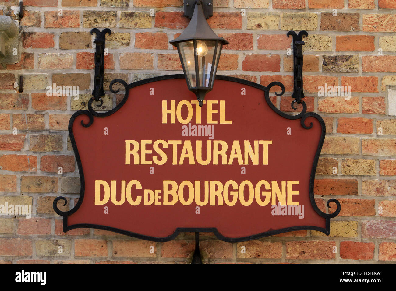 Schild "Hotel Restaurant Herzog von Burgund." Stockfoto