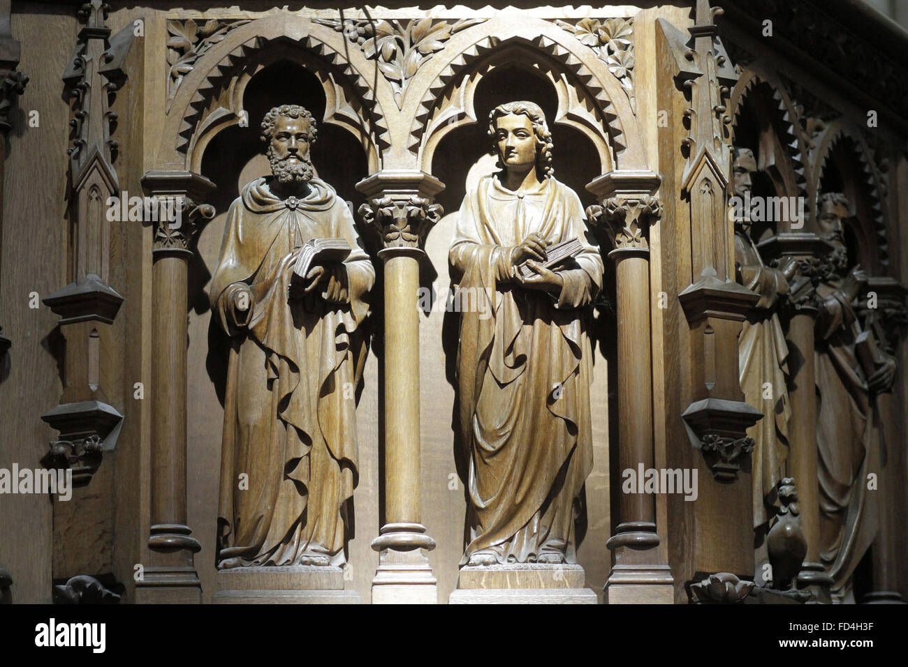Holzskulpturen des Evangelisten auf der Kanzel. Abtei der Heiligen Dreifaltigkeit. Stockfoto