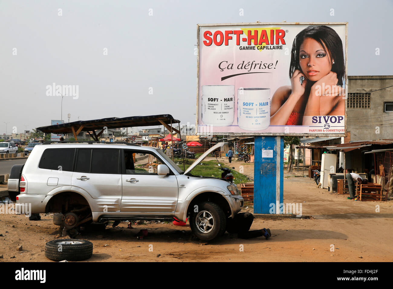 4-Rad-Antrieb Auto & Kosmetik Anzeige in Cotonou Stockfoto