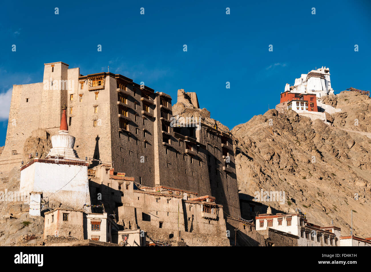 Neunstöckigen Dun-Coloured Palace ist Lehs dominante Struktur und Architektur-Ikone Stockfoto