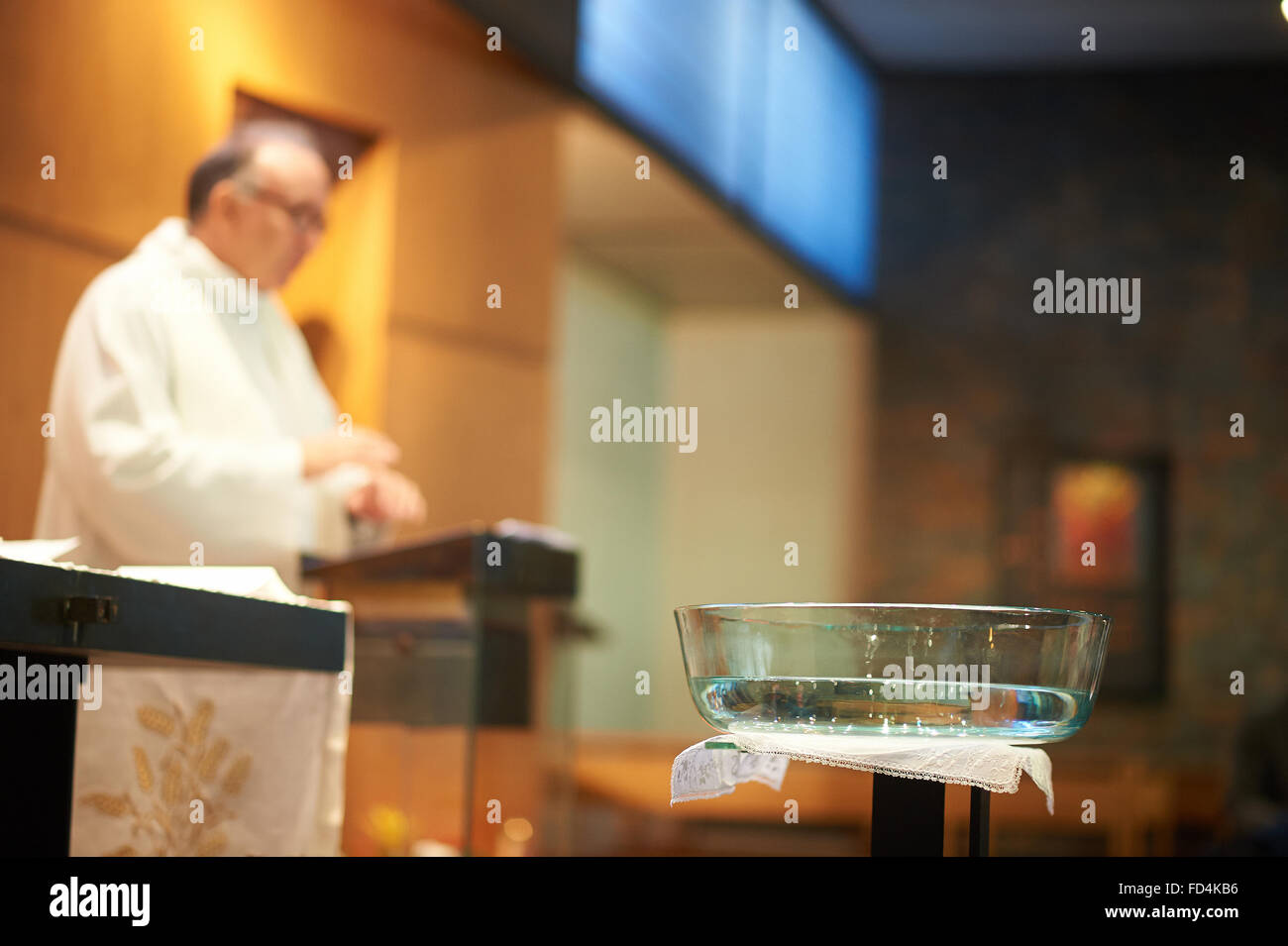 Kirche Saint-Eloi. Taufzeremonie. Stockfoto