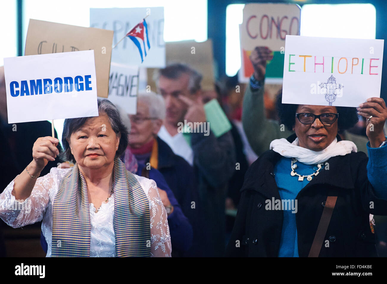 Kirche Saint-Eloi. Migranten Mass. Stockfoto