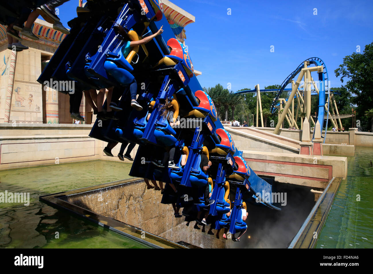 Parc Asterix. OzIris, inverted Coaster der berühmten. Stockfoto
