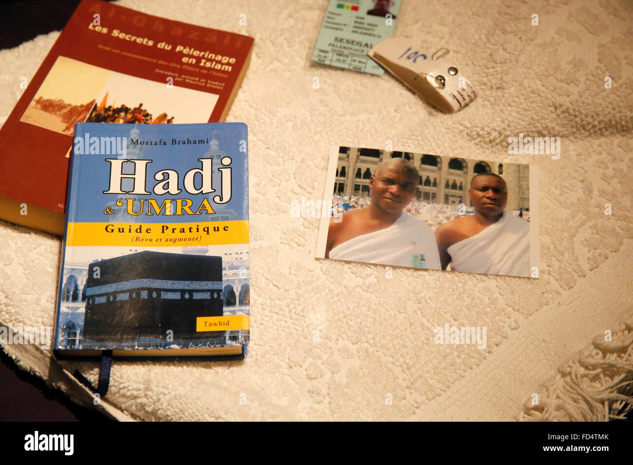 Institut du Monde Arabe. Institut du Monde Arabe. Ausstellung: Hadsch, islamische Pilgerfahrt nach Mekka. Pilger Reiseführer. Stockfoto