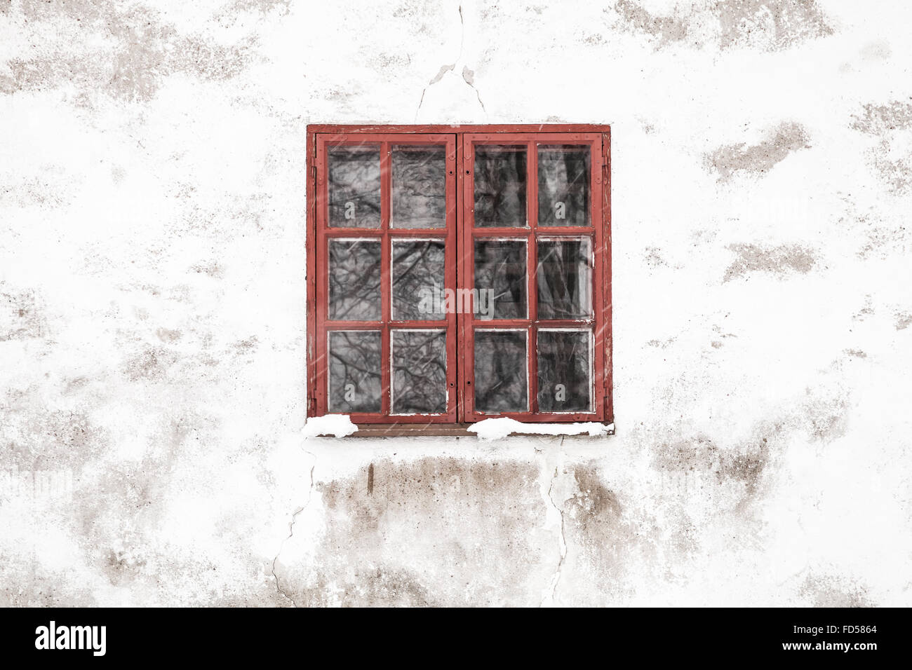 Alte Holzfenster in weißen Steinwand, Foto Hintergrundtextur Stockfoto