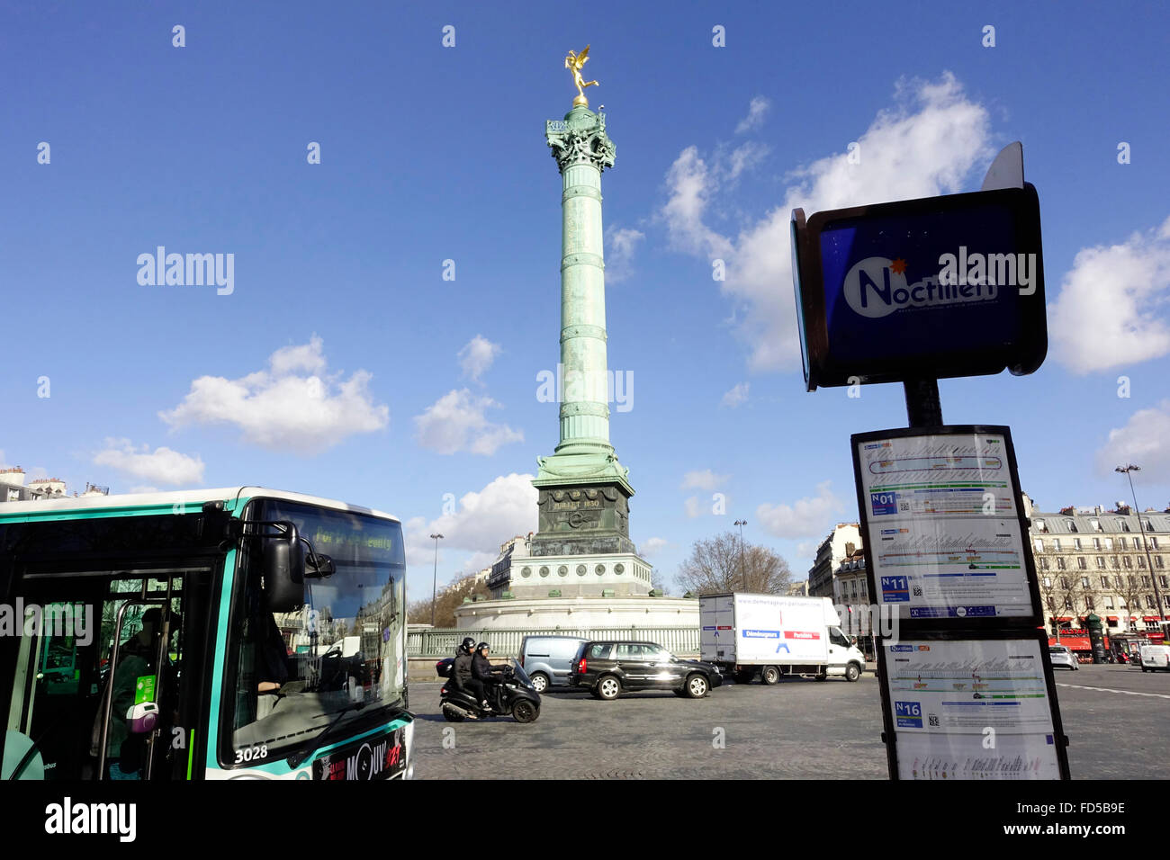 Die Juli-Spalte (Französisch: Colonne de Juillet) ist eine monumentale Spalte in Paris zum Gedenken an die Revolution von 1830. Es befindet sich in Stockfoto