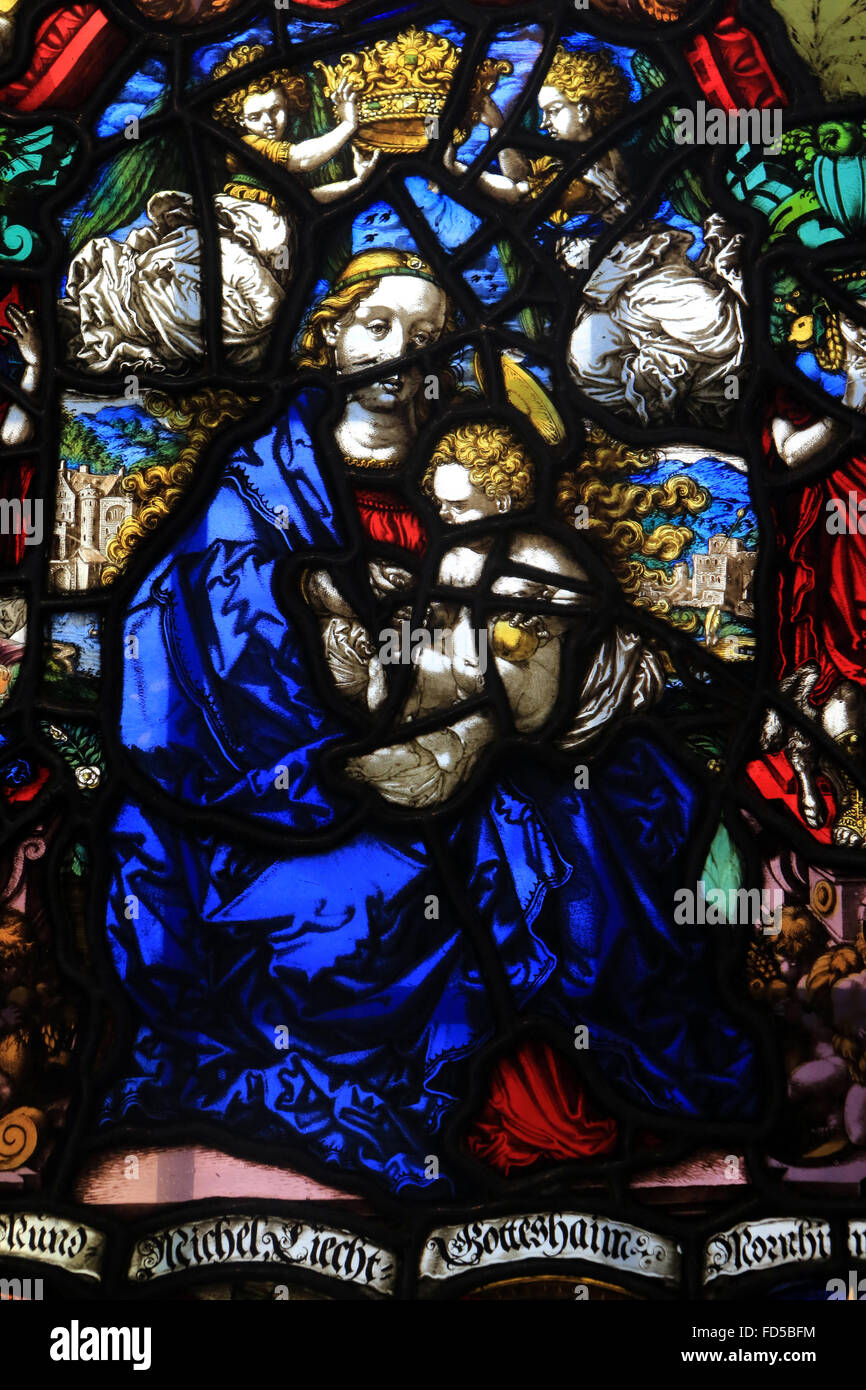 Heraldische Glasmalerei Arbeit von Notre-Dame mit Jungfrau und das Kind. Oeuvre Notre-Dame de Strasbourg Museum. Stockfoto