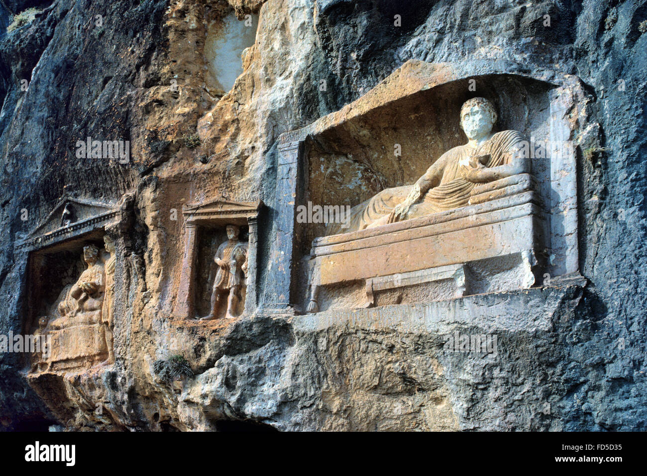 Adamkayalar Reliefs oder Felsen geschnitzt mit menschlichen Figuren (c2nd AD) in der Nähe von Kizkalesi Mersin Türkei Stockfoto
