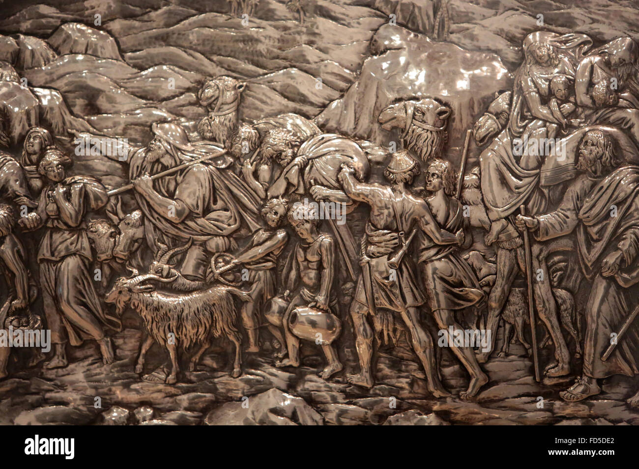 Dekorative Schale mit Szene des Exodus. Joseph Ternbach (amerikanisch, B. Wien, 1897-1982). Im jüdischen Museum New York. Stockfoto