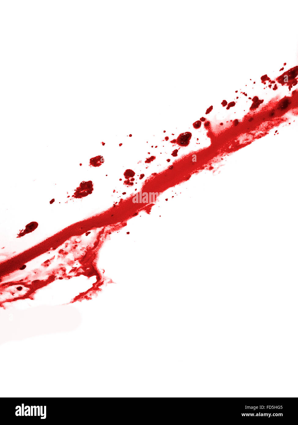 Diagonale Komposition Scatter rote Flüssigkeit in weißen Hintergrund isoliert Stockfoto