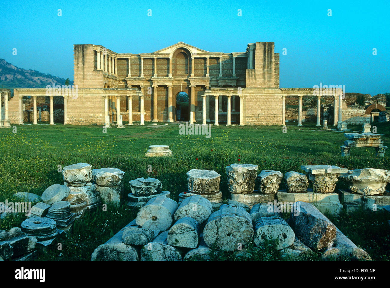 Rekonstruierte Portal des alten Gymnasiums (c2-3. n. Chr.) in Sardes oder Sardes, die alte Stadt Hauptstadt Lydia, Türkei Stockfoto