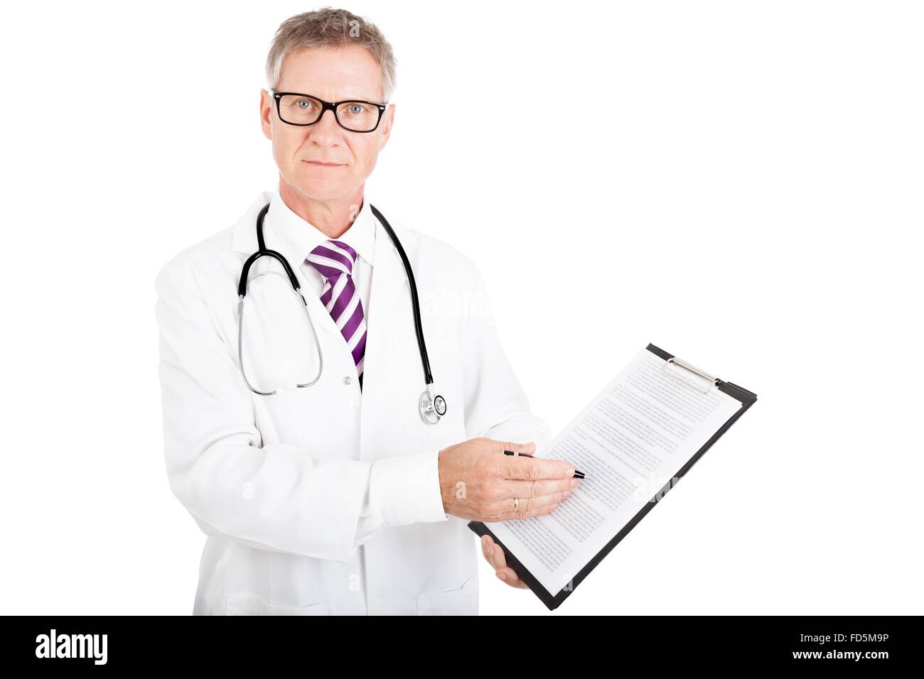 Professional zeigt medizinische Gesundheitsberichte während Looking in die Kamera, isolierte weißer Hintergrund Stockfoto