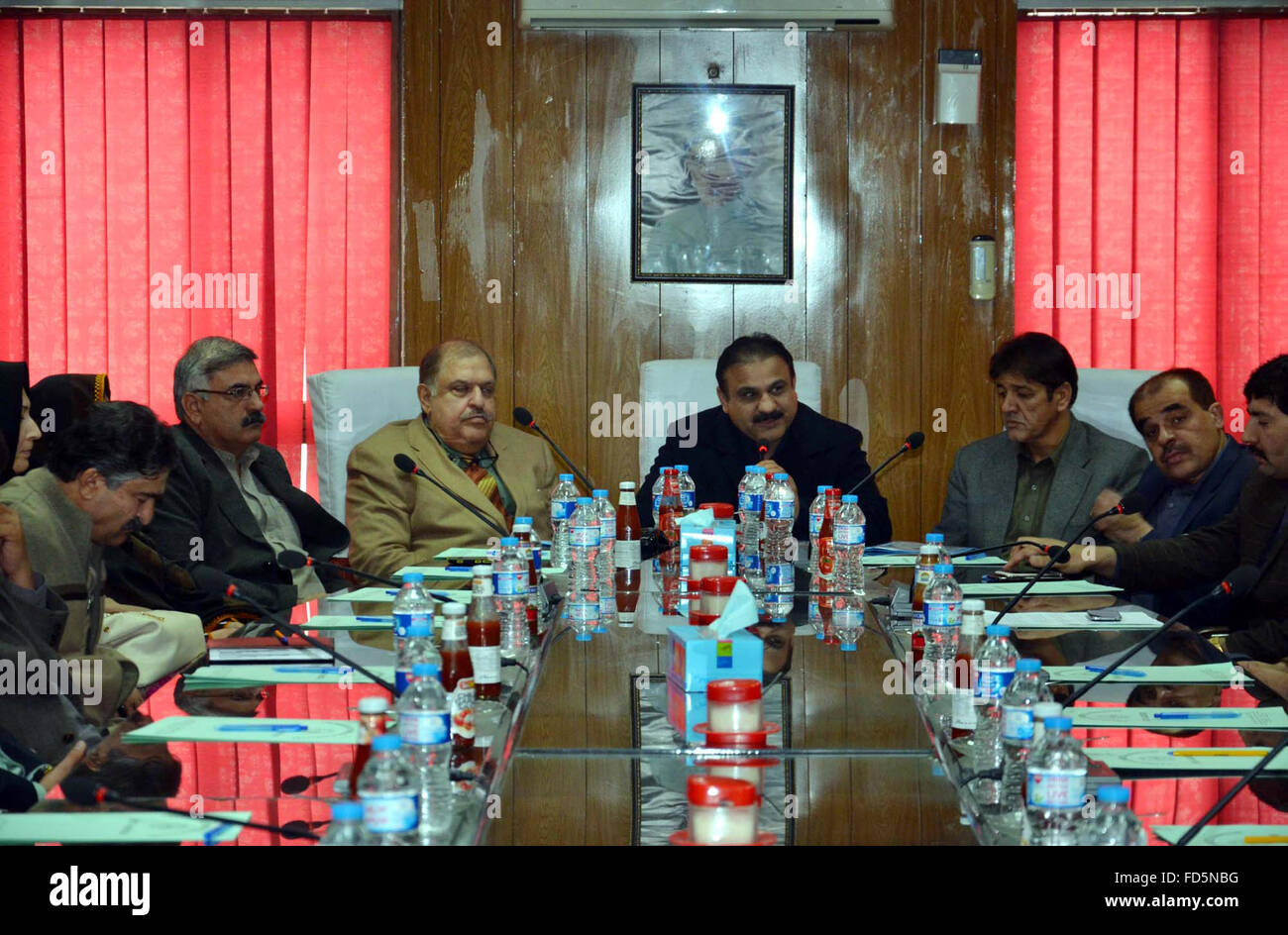 Hauptkommissar der Bundesrepublik Board der Einnahmen (FBR), Shahzada Tahir Zaman richtet sich an Mitglieder der Business-Community bei seinem Besuch Balochistan Industrie-und Handelskammer und Industrie Büro in Quetta am Donnerstag, 28. Januar 2016. Stockfoto