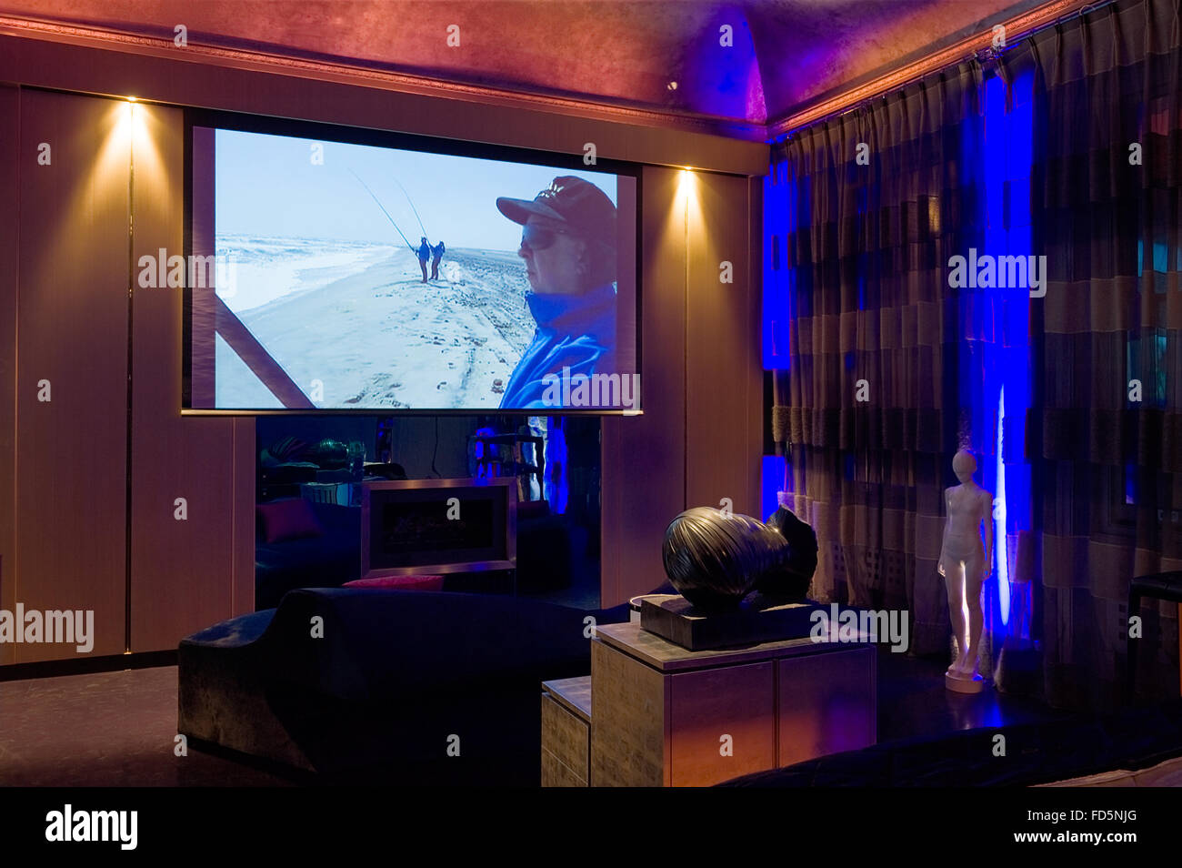 Bildschirm im Schlafgemach der Ferienwohnung in London Stockfoto