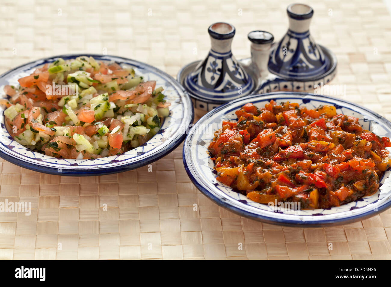 Traditionelle Gerichte mit marokkanischen Salaten Stockfoto