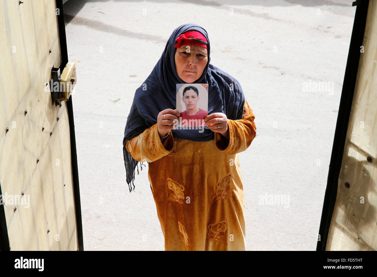 Aziza Bouthouri, Mutter von Mather Bouthouri verschwundenen während seine illegale Migration nach Italien Stockfoto