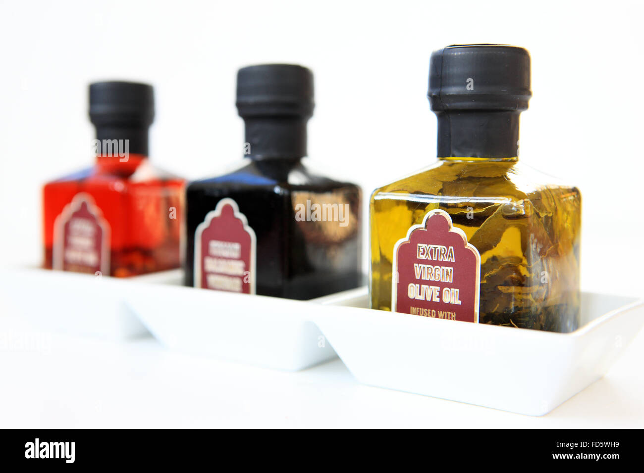 Flaschen Extra Natives Olivenöl und Balsamico-Essig Stockfoto