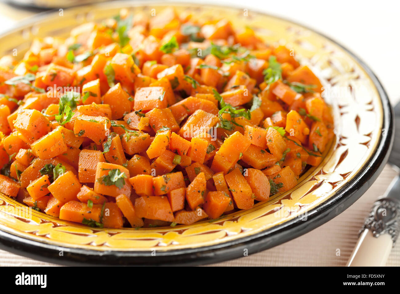 Traditionelle marokkanische Karottensalat hautnah Stockfoto
