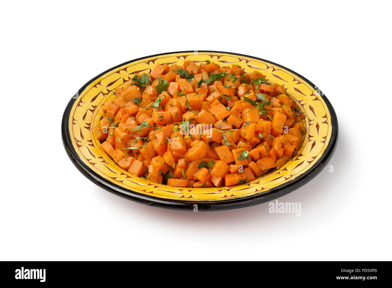 Traditionelle marokkanische Karottensalat auf weißem Hintergrund Stockfoto