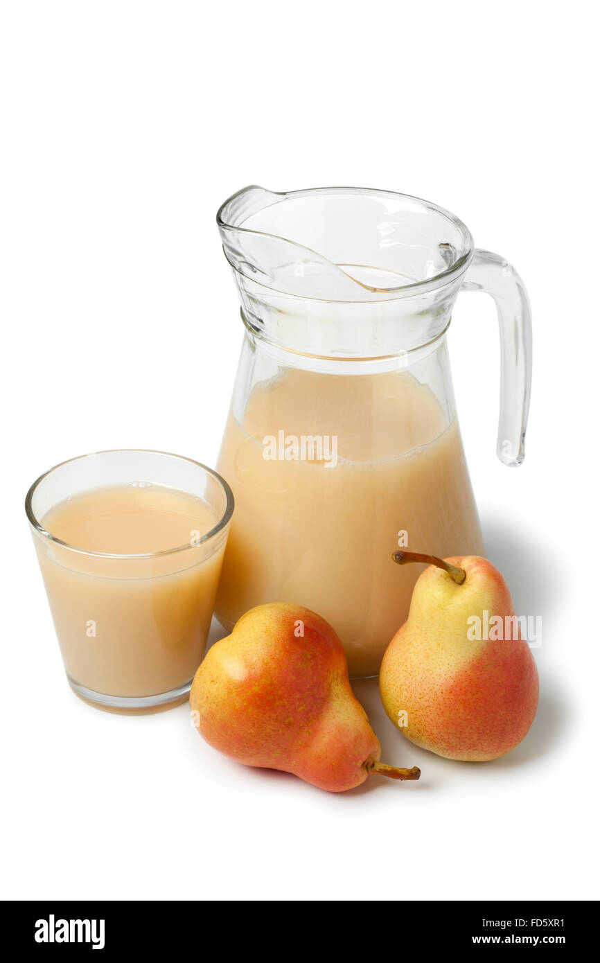 Frische Birnensaft in einem Glas auf weißem Hintergrund Stockfoto