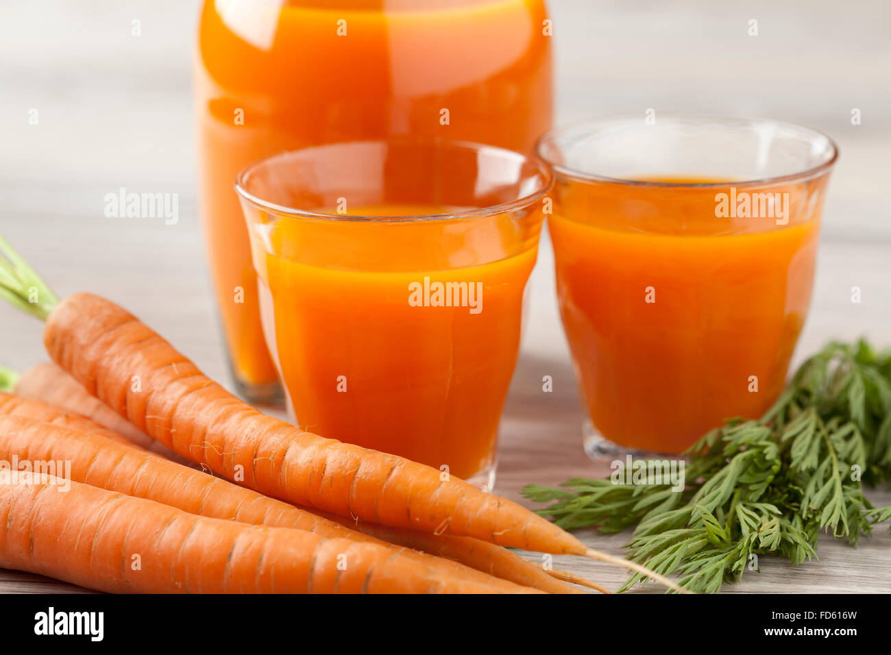 Frische orange Karottensaft Stockfoto