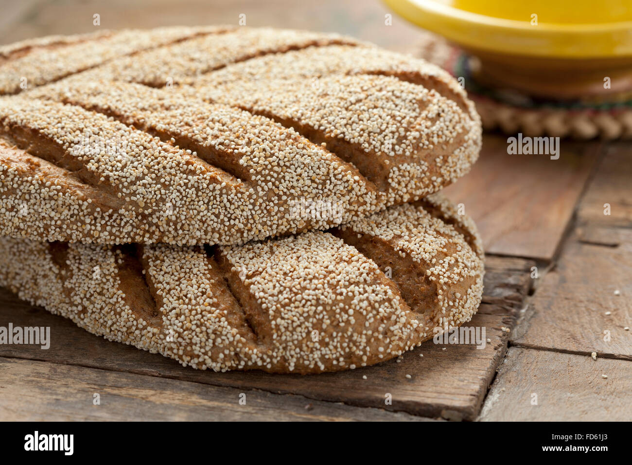 Frisch gebackene marokkanische Grieß Brot Stockfoto