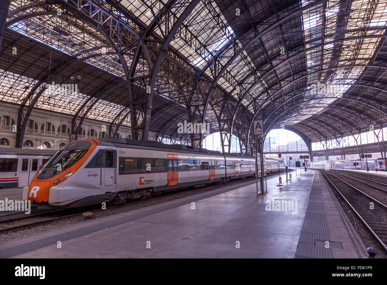 Estacion de Francia ist ein großer Bahnhof in der Stadt Barcelona, Spanien Stockfoto