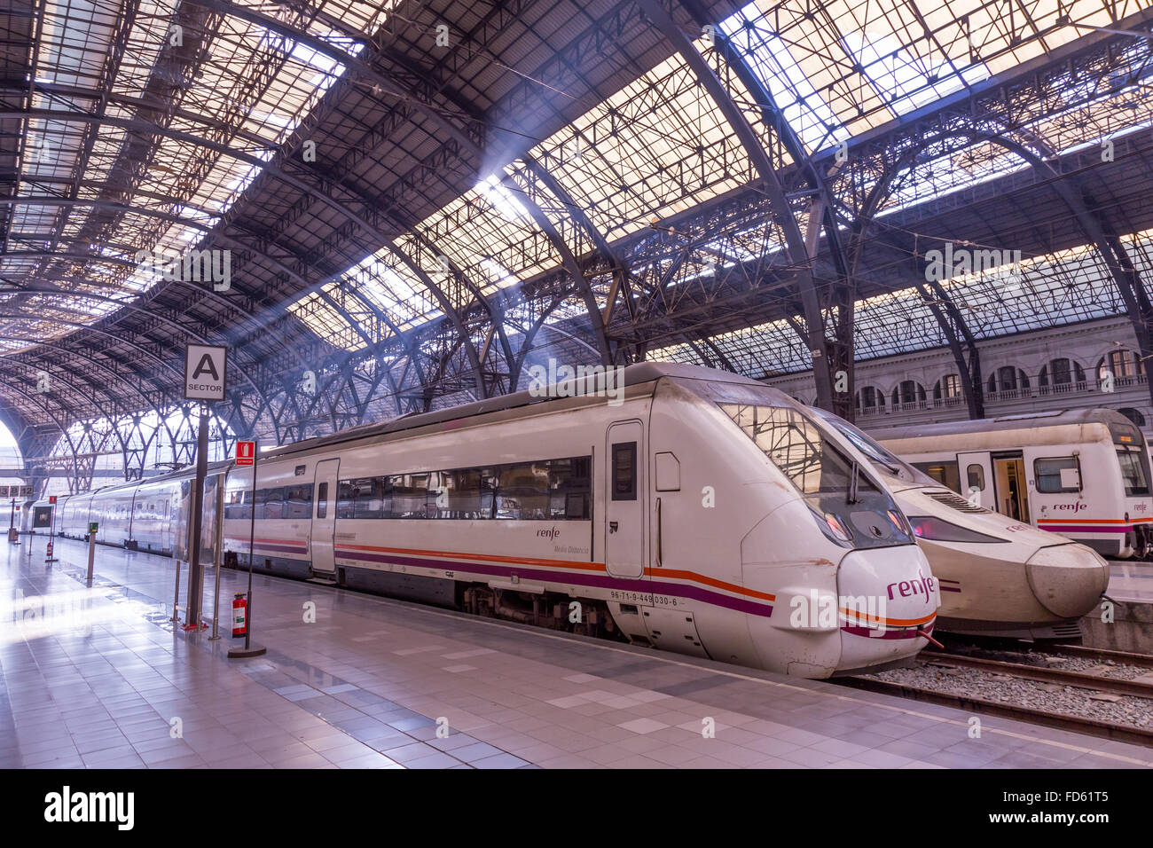 Estacion de Francia ist ein großer Bahnhof in der Stadt Barcelona, Spanien Stockfoto