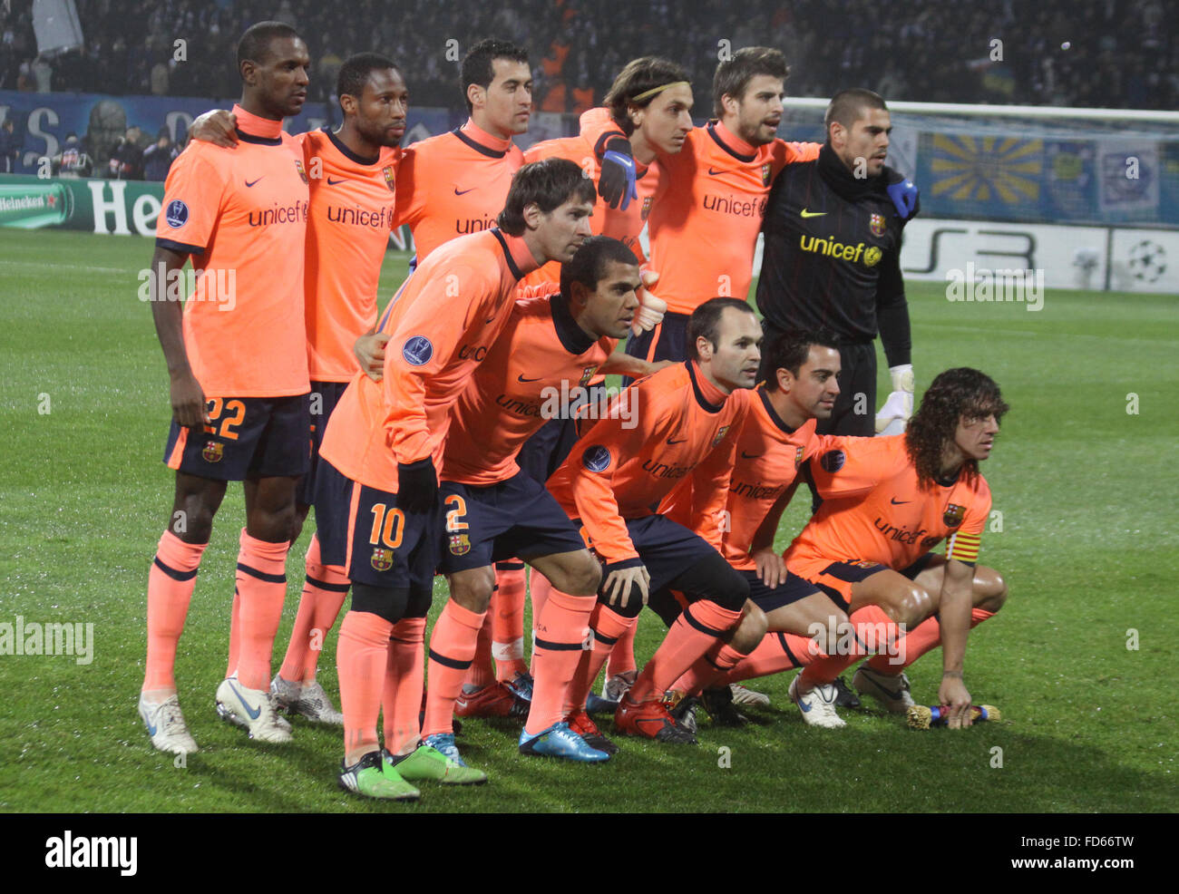 FC Barcelona Team Pose für ein Gruppenfoto vor dem UEFA Champions League-Fußball-Spiel gegen den FC Dynamo Kyiv Stockfoto