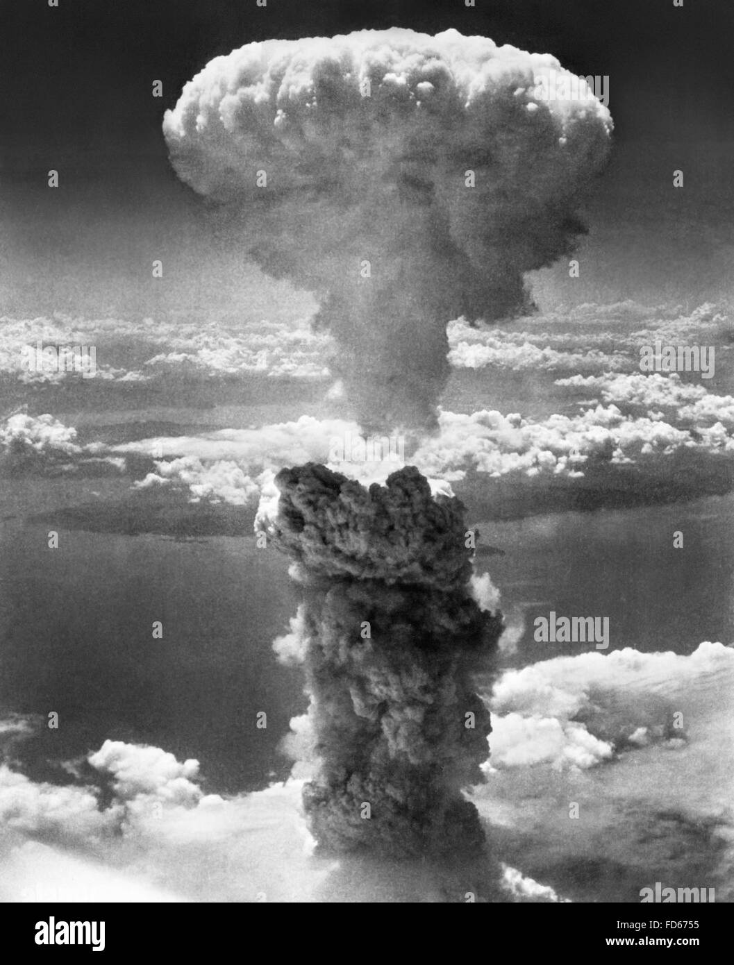 Atombombe. Der Atompilz aus die zweite Atombombe "Fat Man", fiel auf Nagasaki, Japan im zweiten Weltkrieg. 9. August 1945. Stockfoto