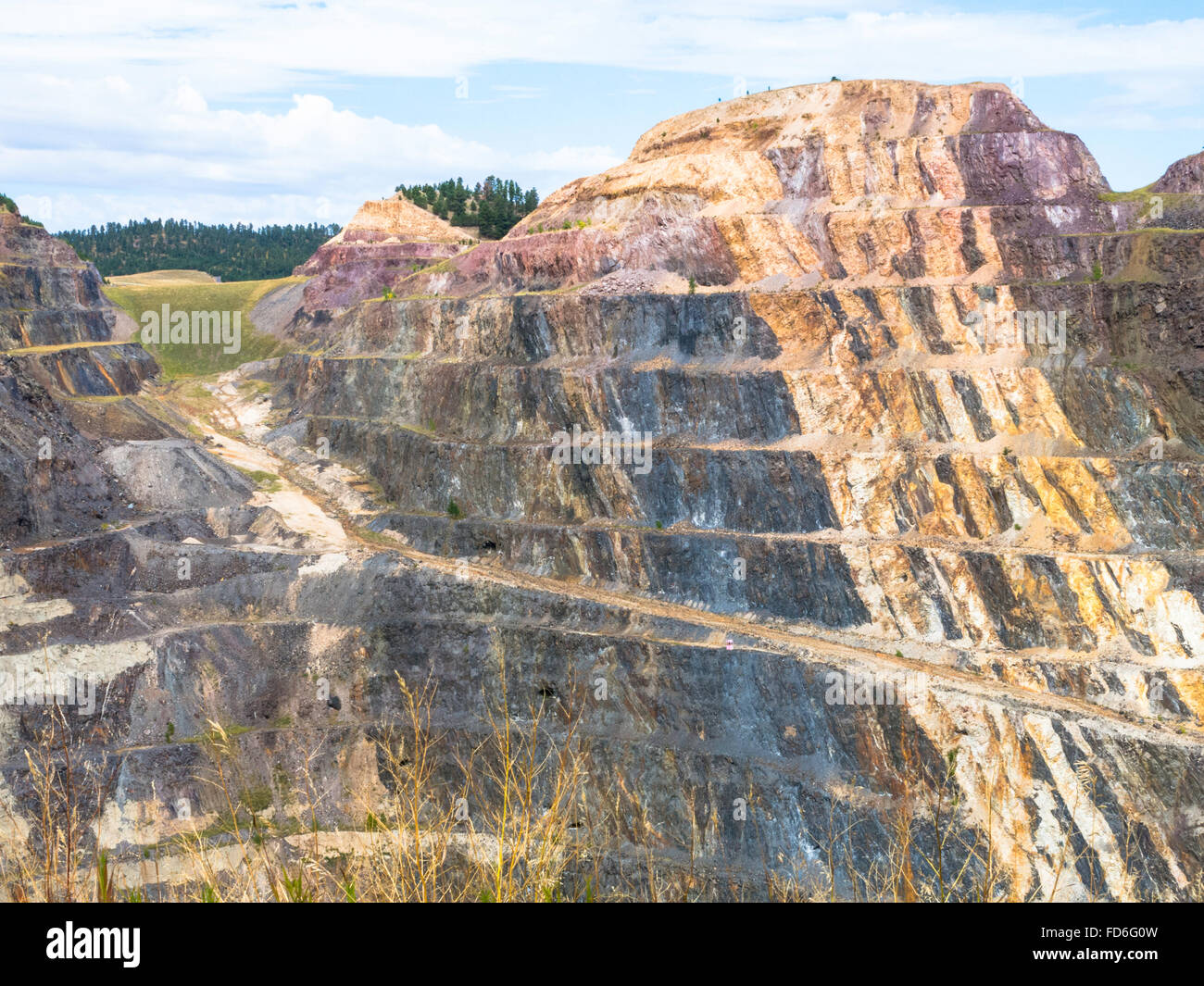 Terrassenförmig angelegten Ebenen und Zugang Straßen der offenen Grube Gruben an der Berkeley Pit, Butte, Mt. Stockfoto