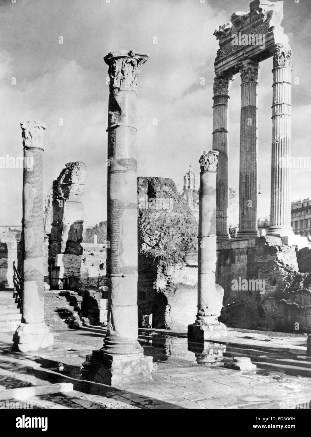 Tempel der Venus und Roma und Tempel der Bellona in Rom bis 1945 Stockfoto