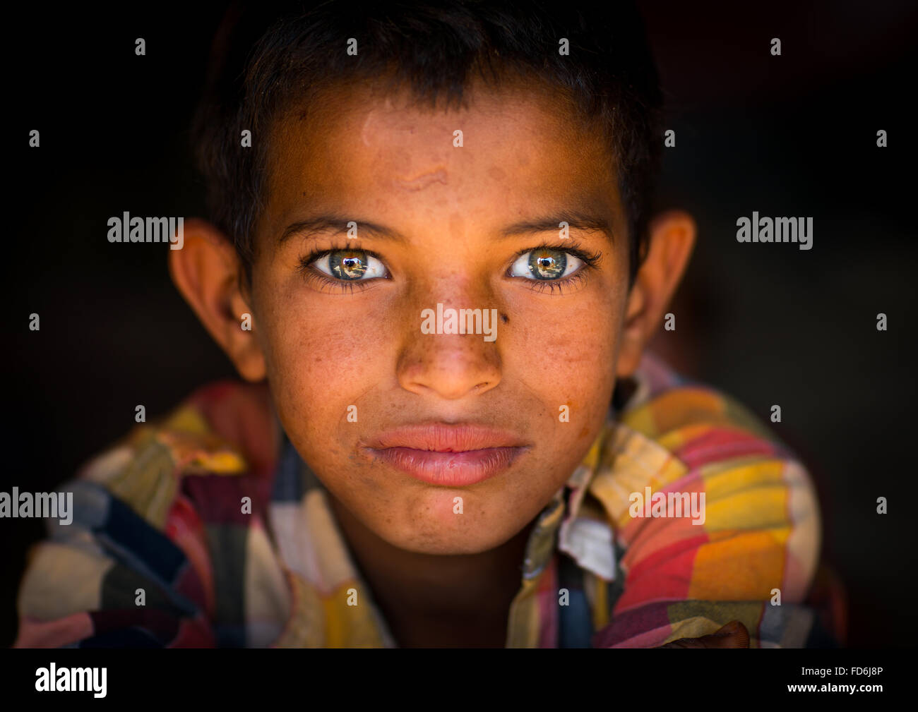 Zigeunerjunge mit schönen Augen, Central County, Kerman, Iran Stockfoto