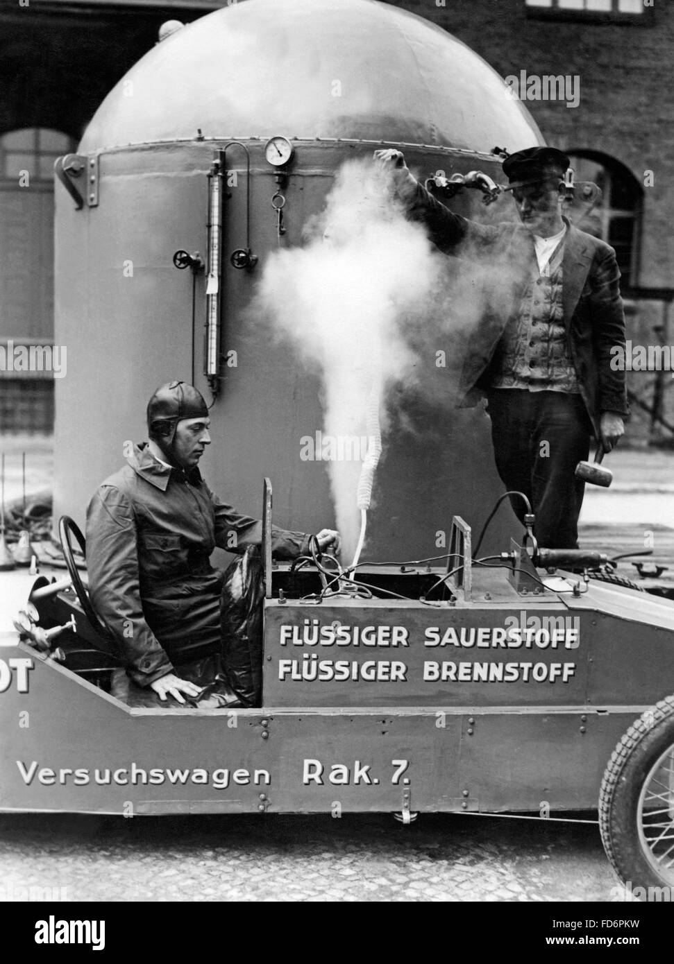 Raketenauto "Rak 7" vor einem Test fahren in Berlin-Britz, 1930 Stockfoto