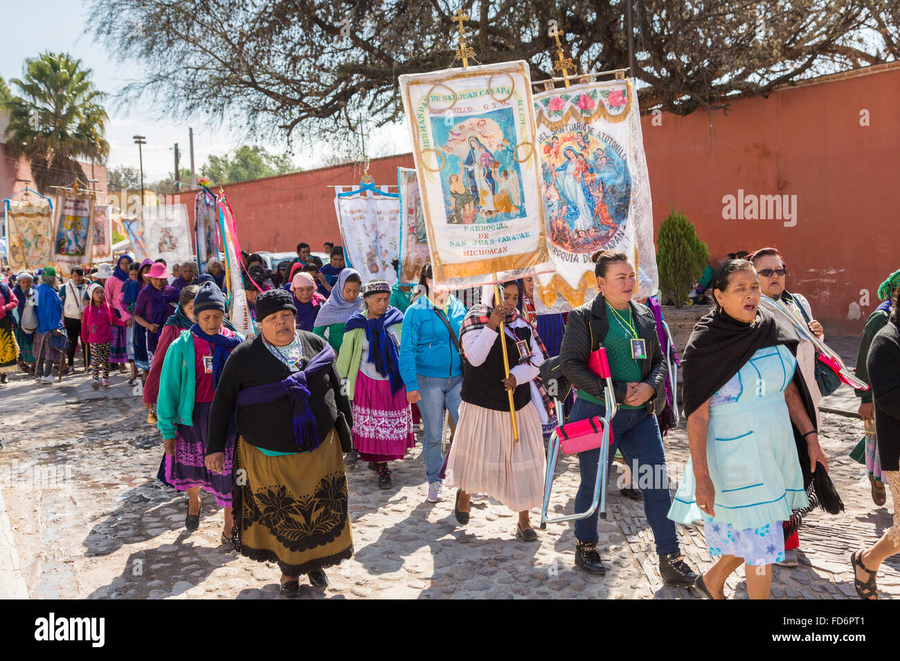 Einheimische Pilger hält eine Prozession in der Wallfahrtskirche Atotonilco einen wichtigen katholischen Schrein in Atotonilco, Mexiko. Stockfoto