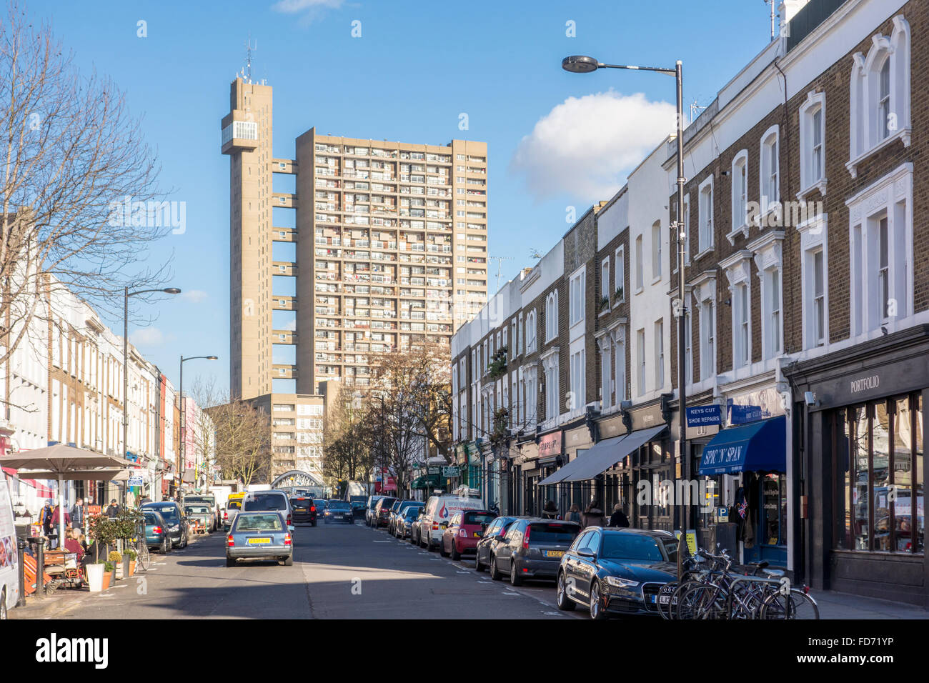 Brutalist Architecture von Trellick Tower Hochhaus Mehrfamilienhaus und das Beispiel des brutalismus von erno Goldfinger, South Kensington, London, Großbritannien Stockfoto