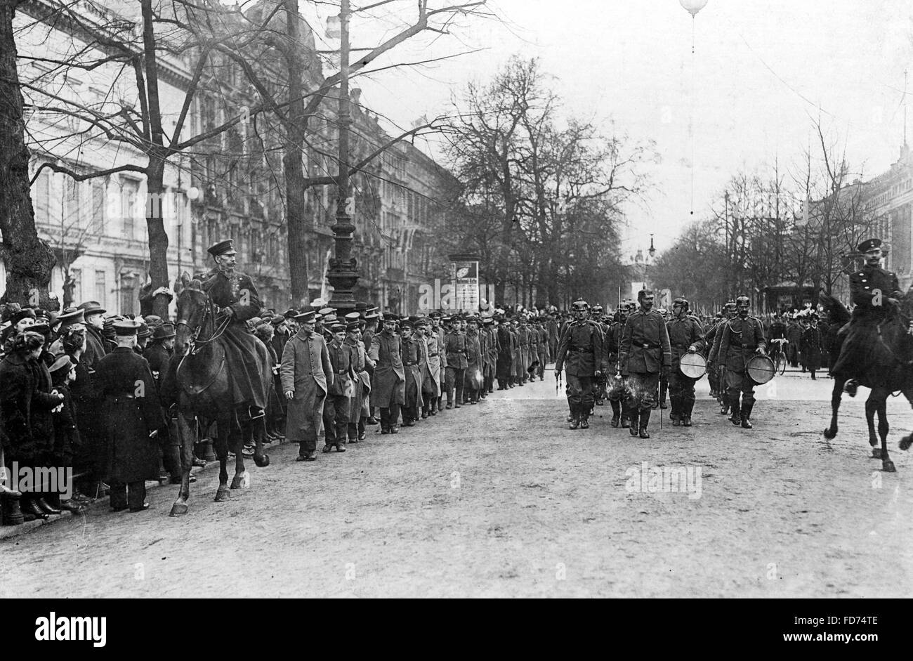 Empfang der Mannschaft von der SMS Wolf in Berlin, 1918 Stockfoto