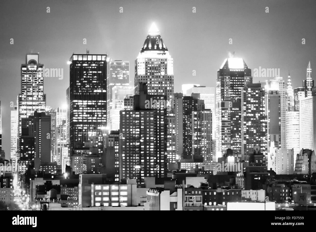 Ein Blick auf das Stadtbild von Midtown Manhattan in der Nacht in New York City, USA. Stockfoto