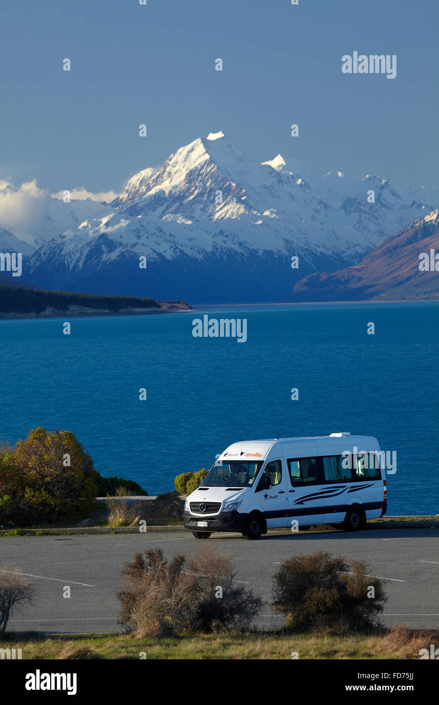 Wohnmobil, Lake Pukaki und Aoraki / Mt Cook, Mackenzie Country, Canterbury, Südinsel, Neuseeland Stockfoto
