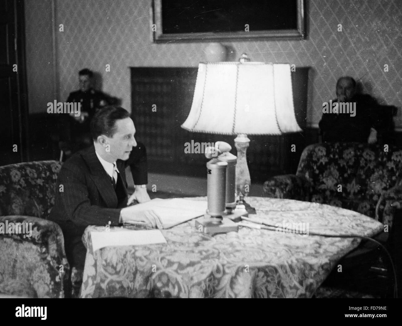 Joseph Goebbels liest die Proklamation von Adolf Hitler 1938 Stockfoto