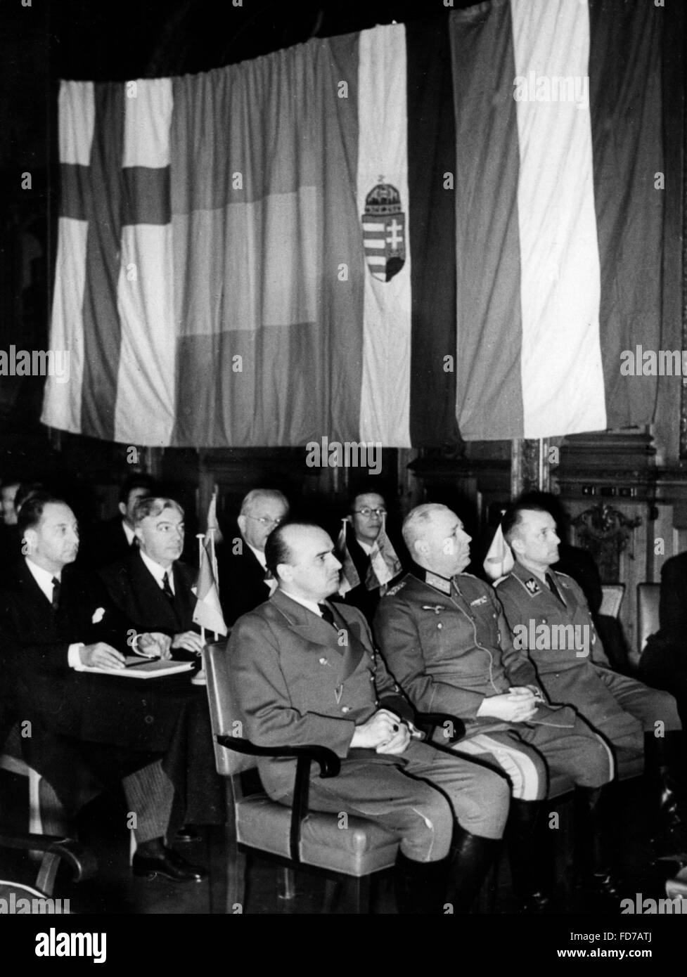 Hans Frank bei seiner Wahl als Präsident der internationalen Rechte Kammer in Berlin, 1941 Stockfoto
