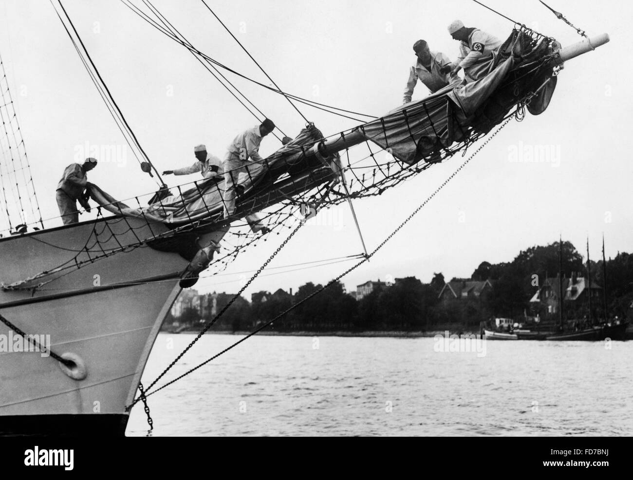 Marine SA-Mitglieder auf der Sail Training ship "Duhnen" 1937 Stockfoto