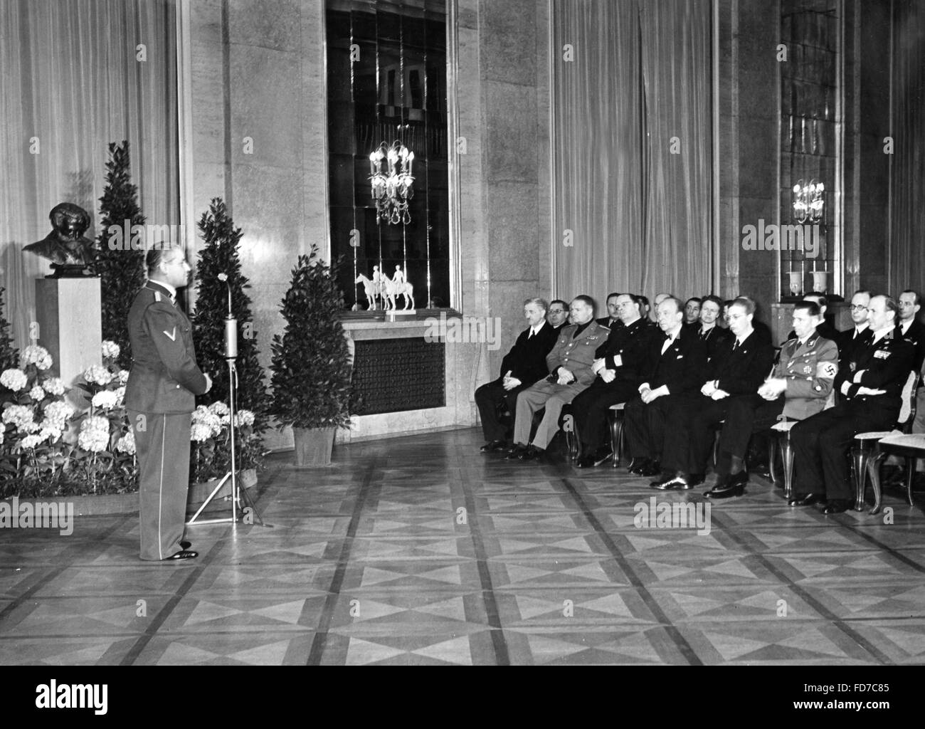 Leopold Gutterer und Dino Alfieri in Berlin, 1942 Stockfotografie Alamy