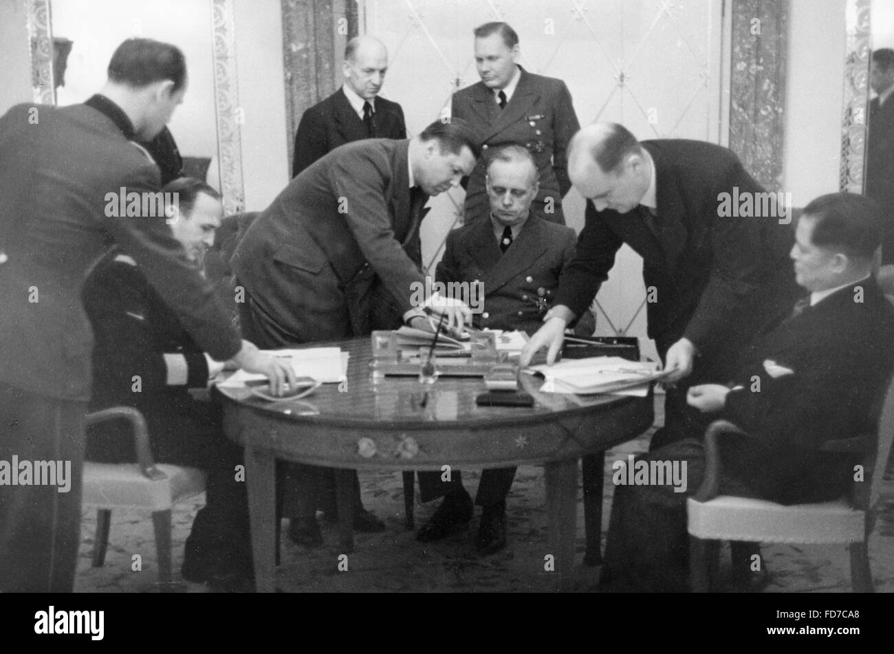 Alfieri, Ribbentrop und Oshima unterzeichnen ein Abkommen über gemeinsame Kriegsführung 27.12.1941 Stockfoto