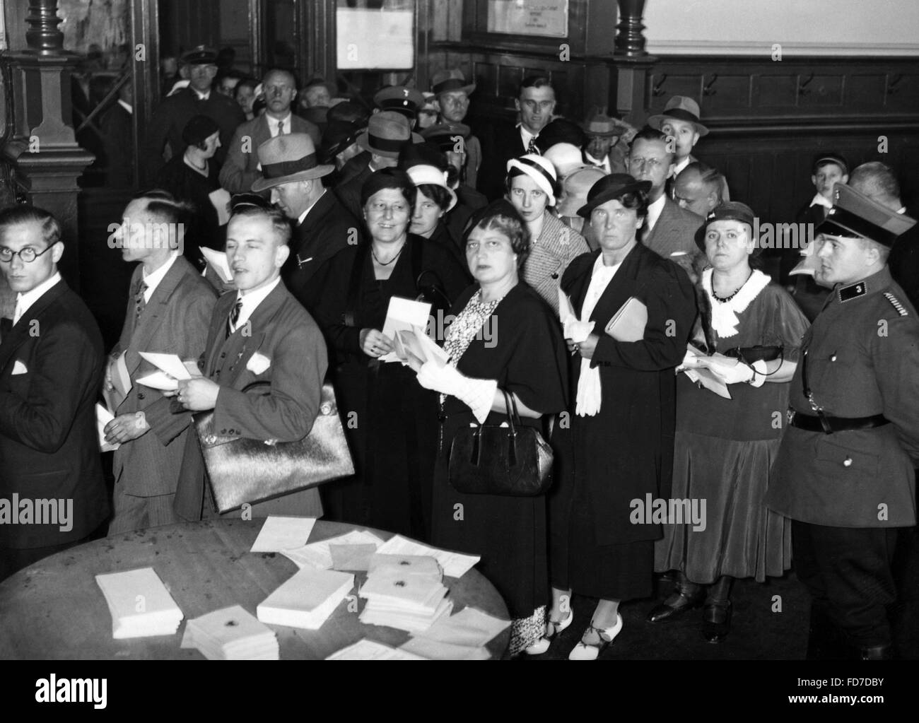 Stimmabgabe am Anhalter Bahnhof bei der Volksabstimmung über das Staatsoberhaupt des Deutschen Reiches, 1934 Stockfoto